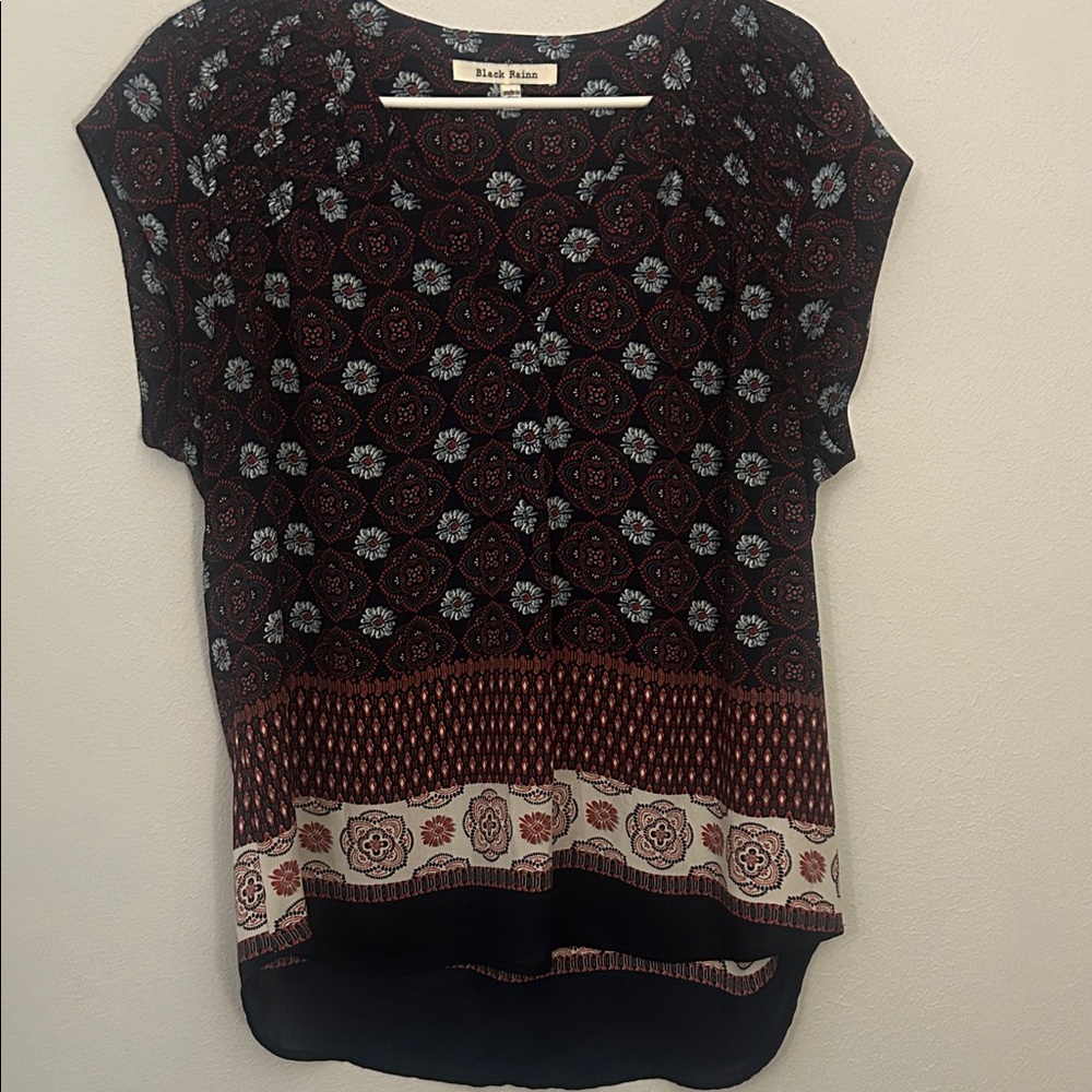 Black Rainn Women's Floral Geometric Blouse - Black and Burgundy